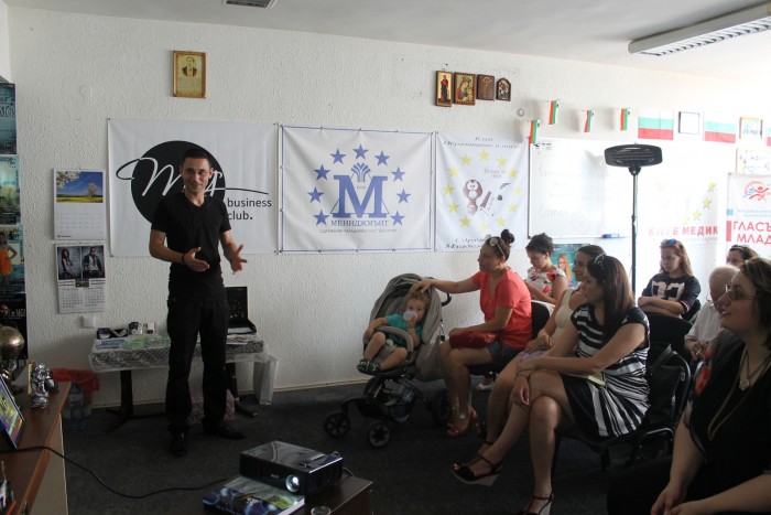 Безплатен семинар за млади родители организираха в Бургас