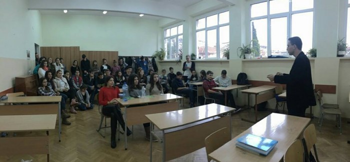 Младежки Глас се срещна с ученици от  ПМГ “Акад. Никола Обрешков” Бургас