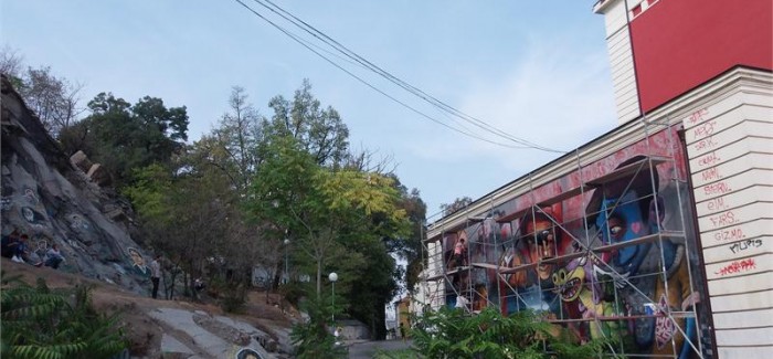 Майстори на графитите преобразиха “гърба” на Драмата и Телевизионния център в Пловдив