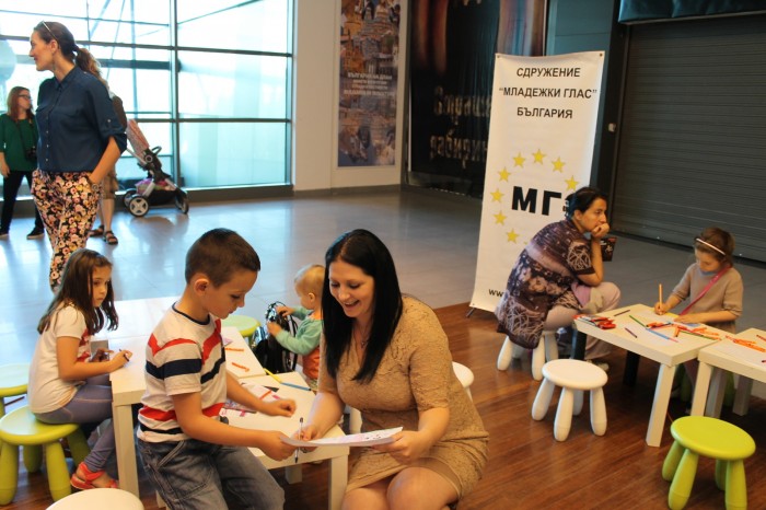 Мамите на Бургас подаряват детски усмивки в конкурс за рисункa