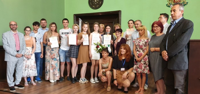 Младежки Глас подкрепи с награди финалистите в Международния литературен конкурс „Изкуство против дрогата“
